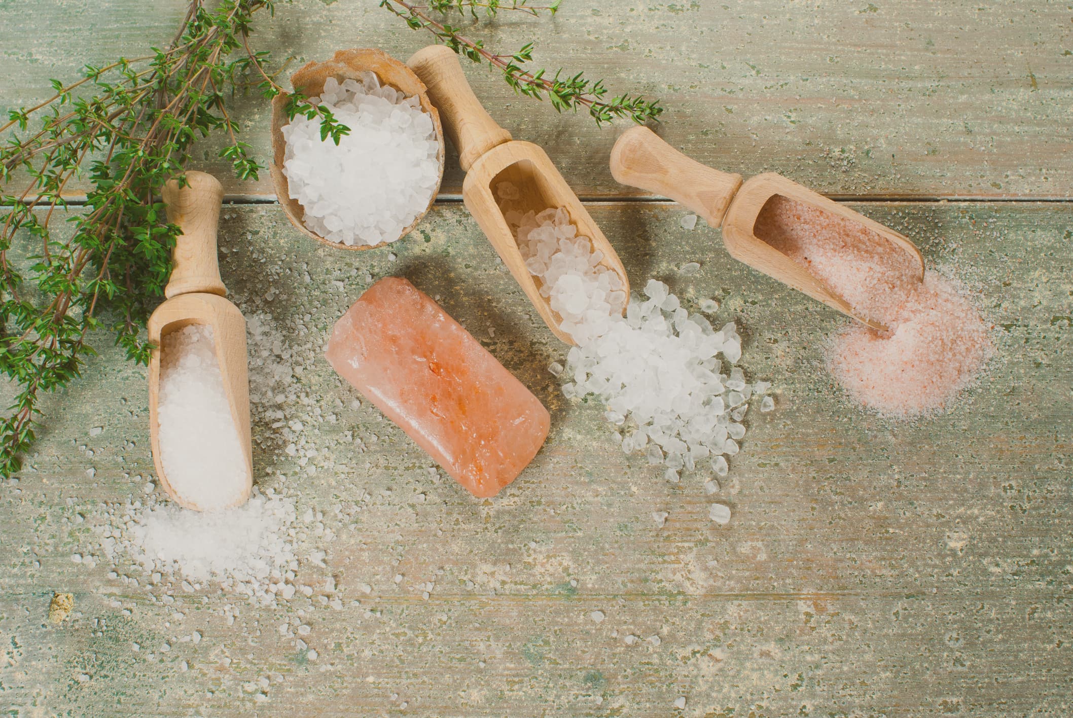 Scoops with different salt varieties